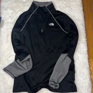 WOMENS NORTH FACE SIZE MEDIUM QUARTER ZIP UP